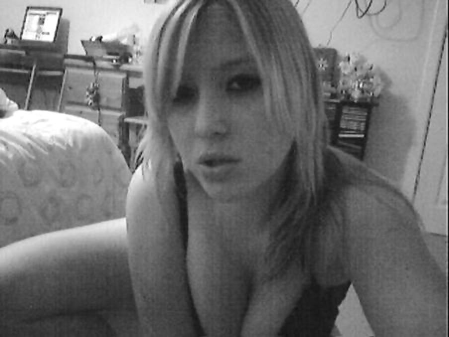 25P BLONDE SLUT - SELF SHOT