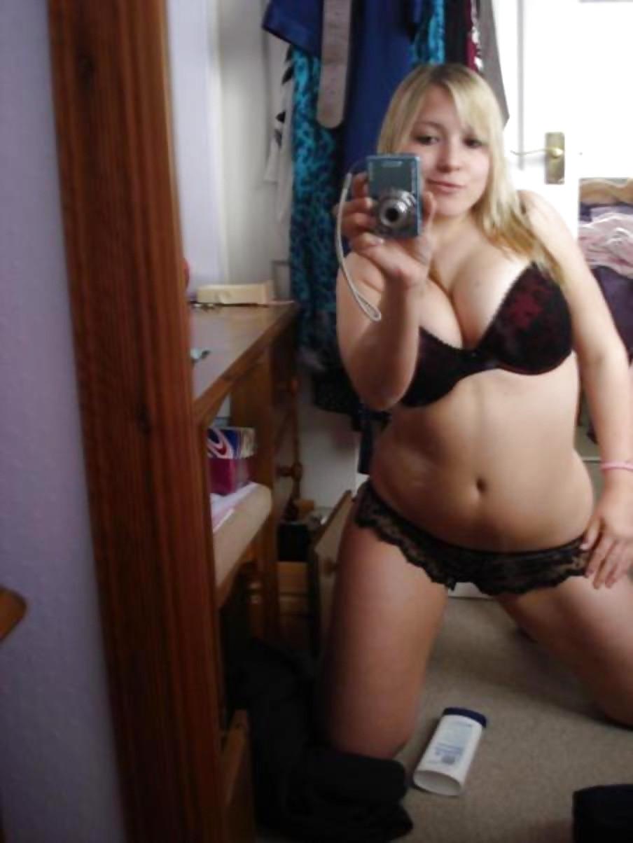 25P BLONDE SLUT - SELF SHOT