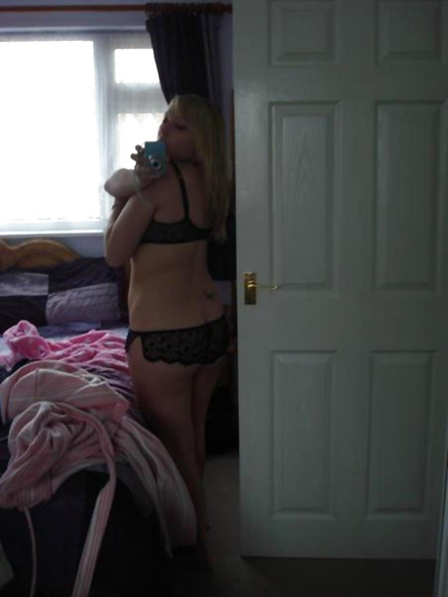 25P BLONDE SLUT - SELF SHOT