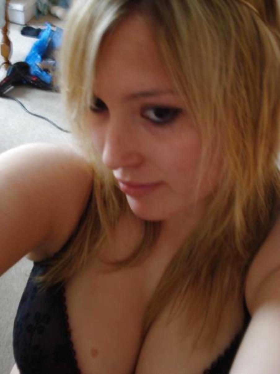 25P BLONDE SLUT - SELF SHOT