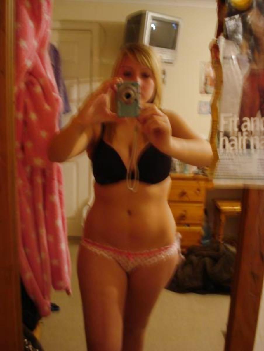 25P BLONDE SLUT - SELF SHOT