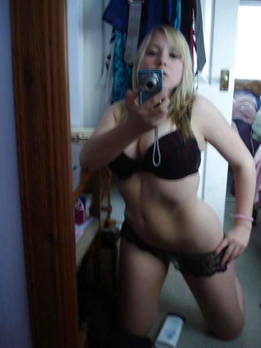 25P BLONDE SLUT - SELF SHOT