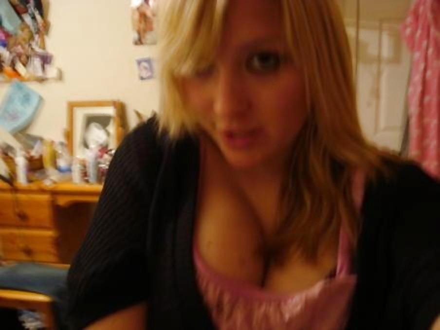 25P BLONDE SLUT - SELF SHOT