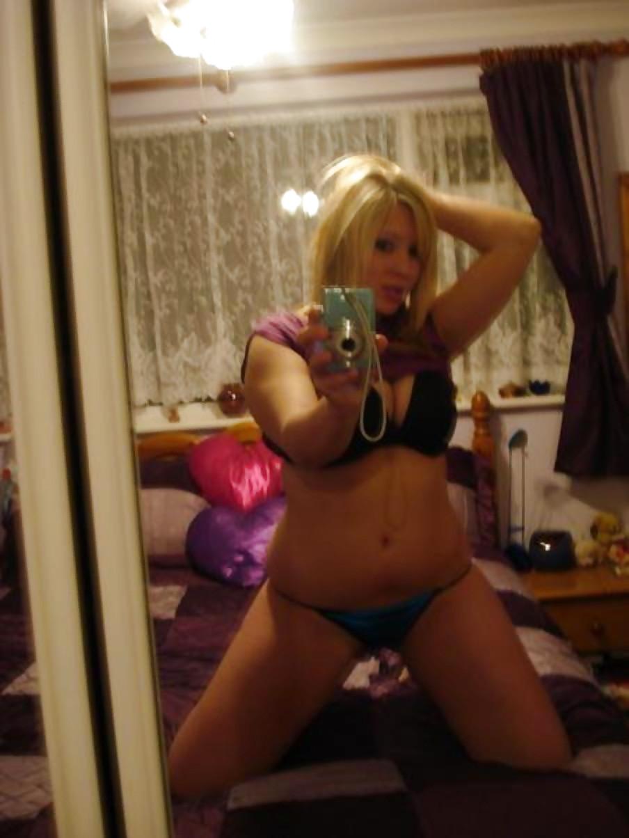 25P BLONDE SLUT - SELF SHOT