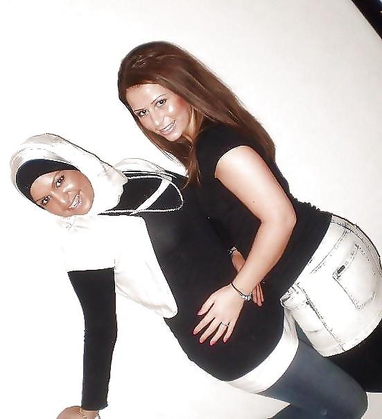 25P Arab Beauty In Heat !