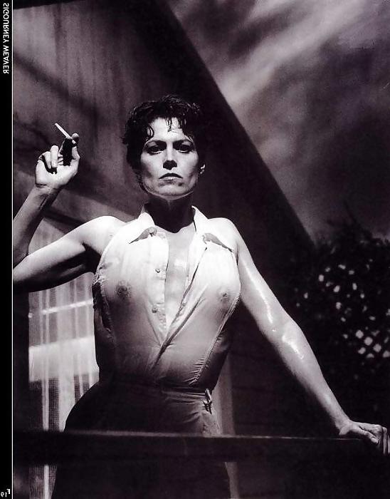 8P Sigorney Weaver See-Thru