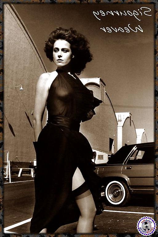 8P Sigorney Weaver See-Thru