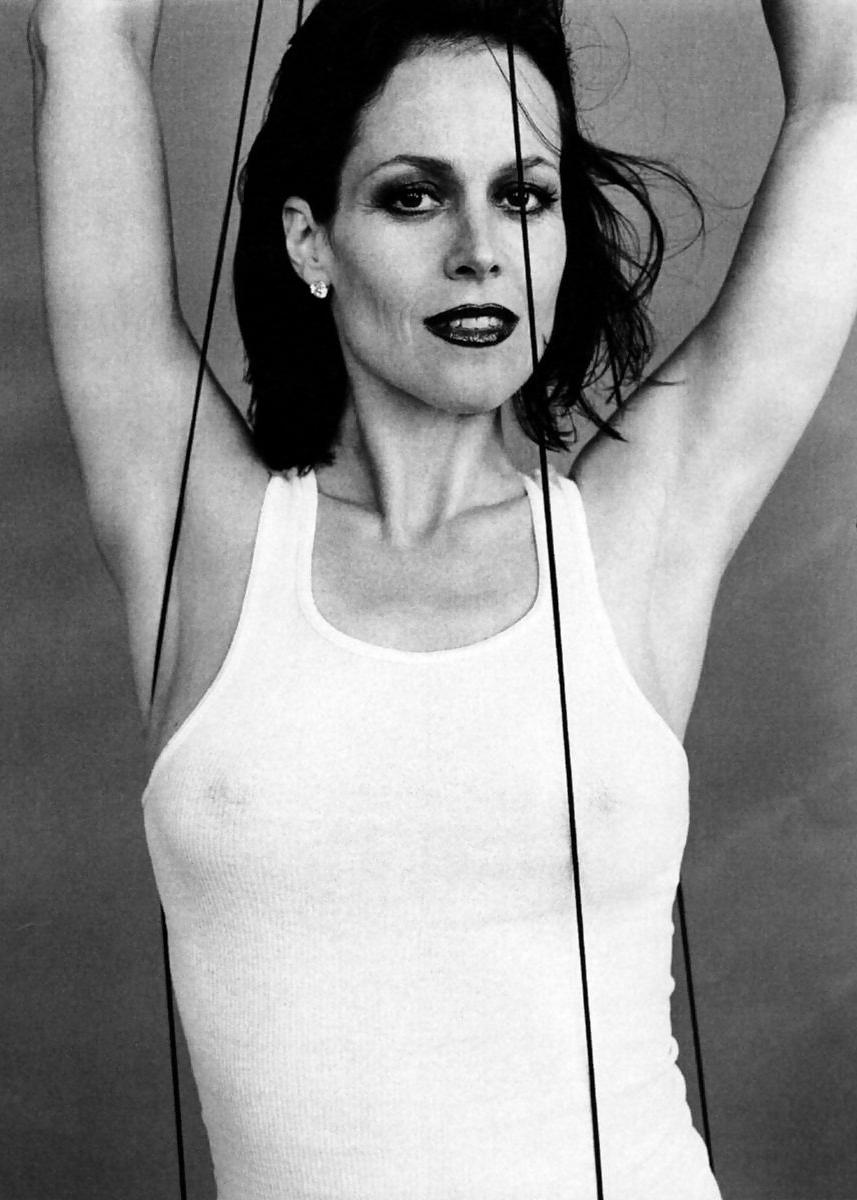 8P Sigorney Weaver See-Thru