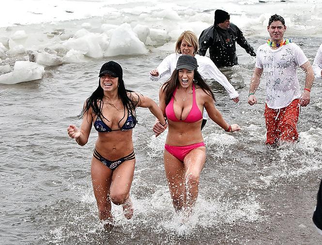 10P Sexy sluts doing the polar bear plunge