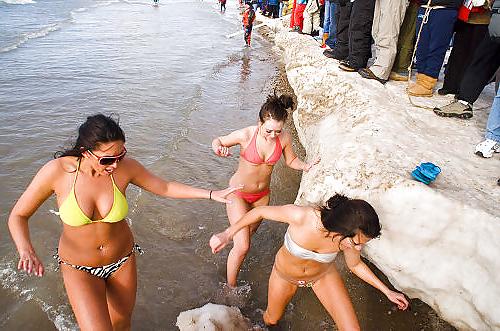 10P Sexy sluts doing the polar bear plunge