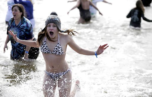 10P Sexy sluts doing the polar bear plunge