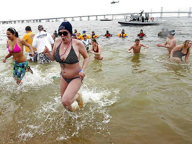 10P Sexy sluts doing the polar bear plunge