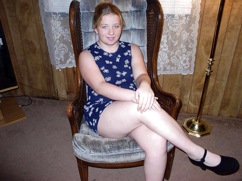 25P Gorgeous Blonde Blue-Violet Eyes