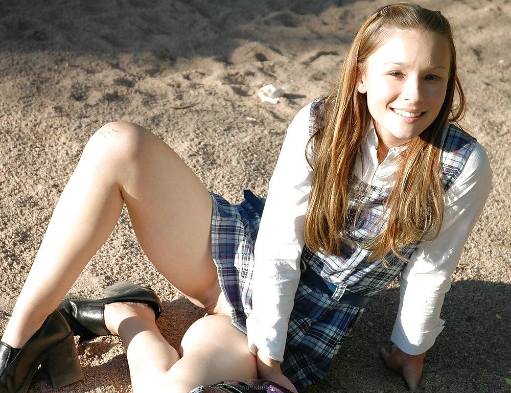 25P Bottomless girls