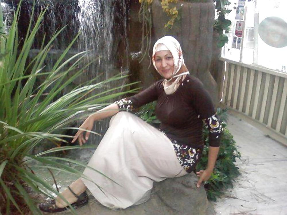 13P Hot arab woman