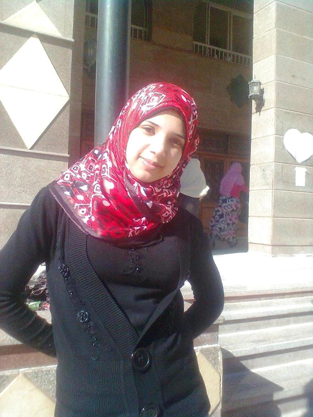 13P Hot arab woman