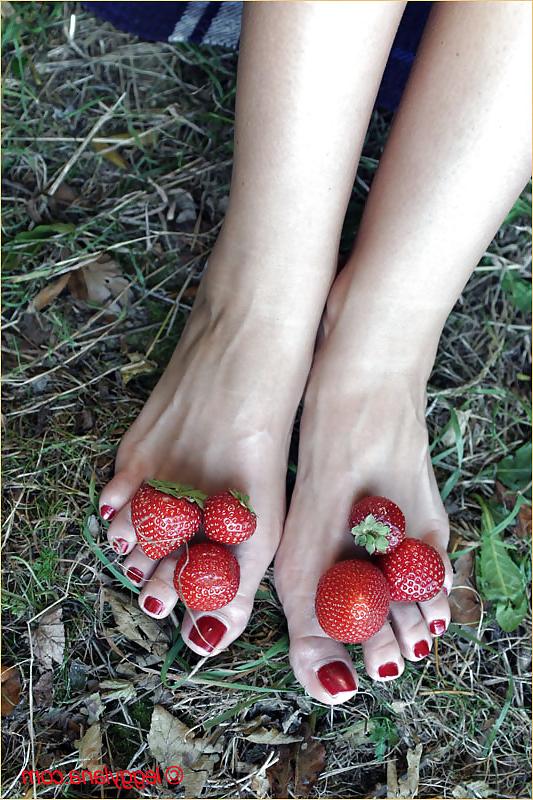 25P Foot food