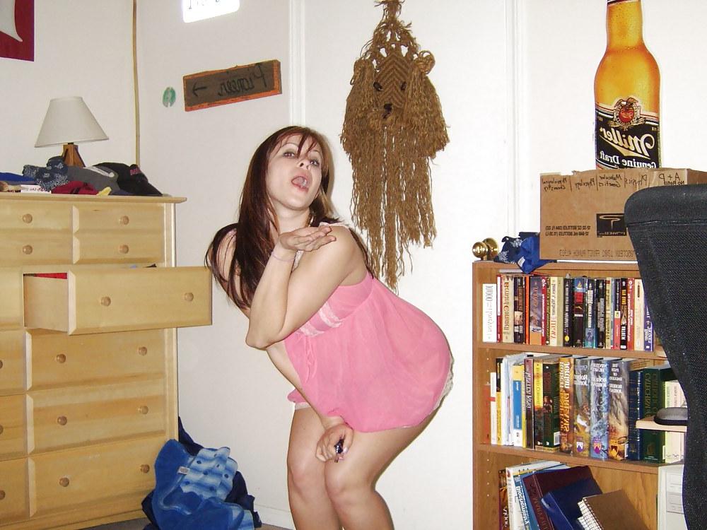 25P Stolen Pics - Brunette likes to suck