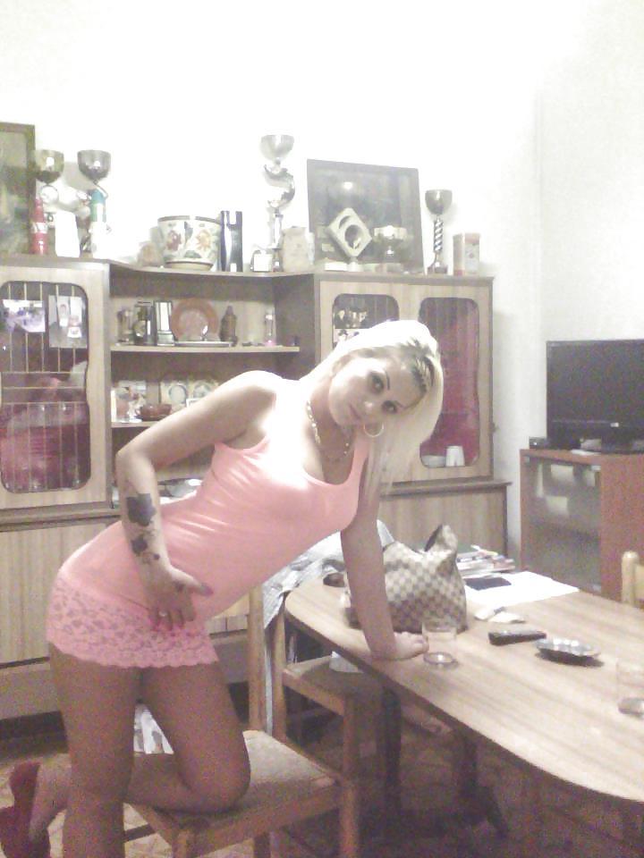 14P Romanian woman: angela