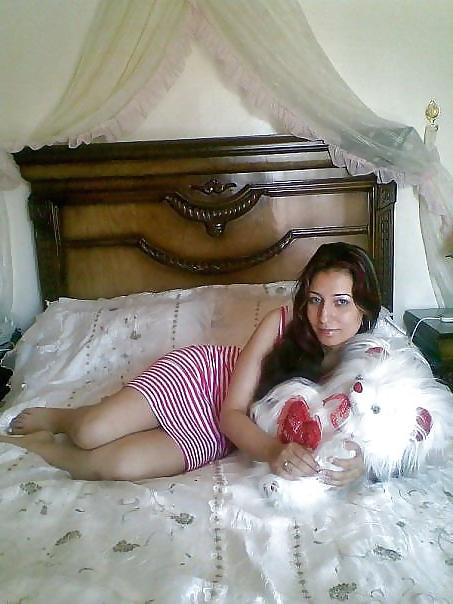 25P Arab-Turkish Beauty In Heat !