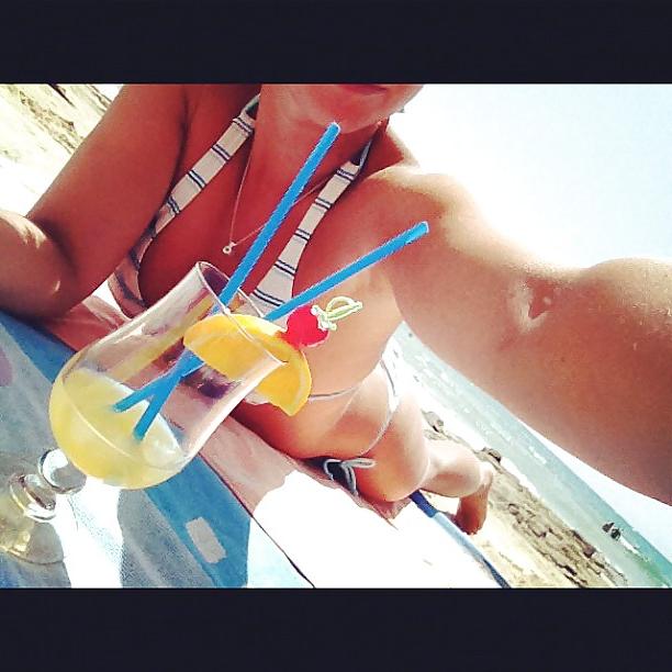 6P Sexy beach girl