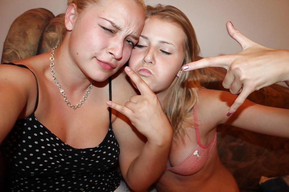 25P 2 Blonde Teens On Vacation