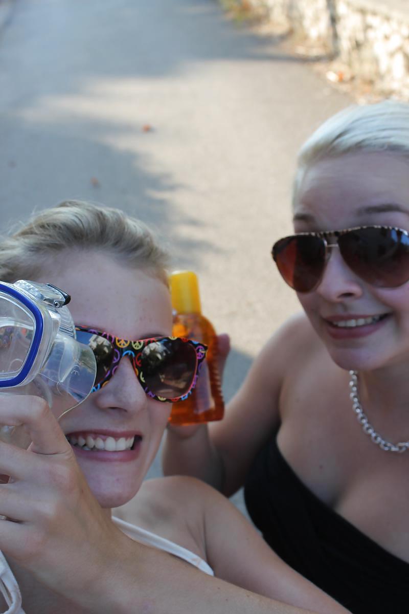 25P 2 Blonde Teens On Vacation