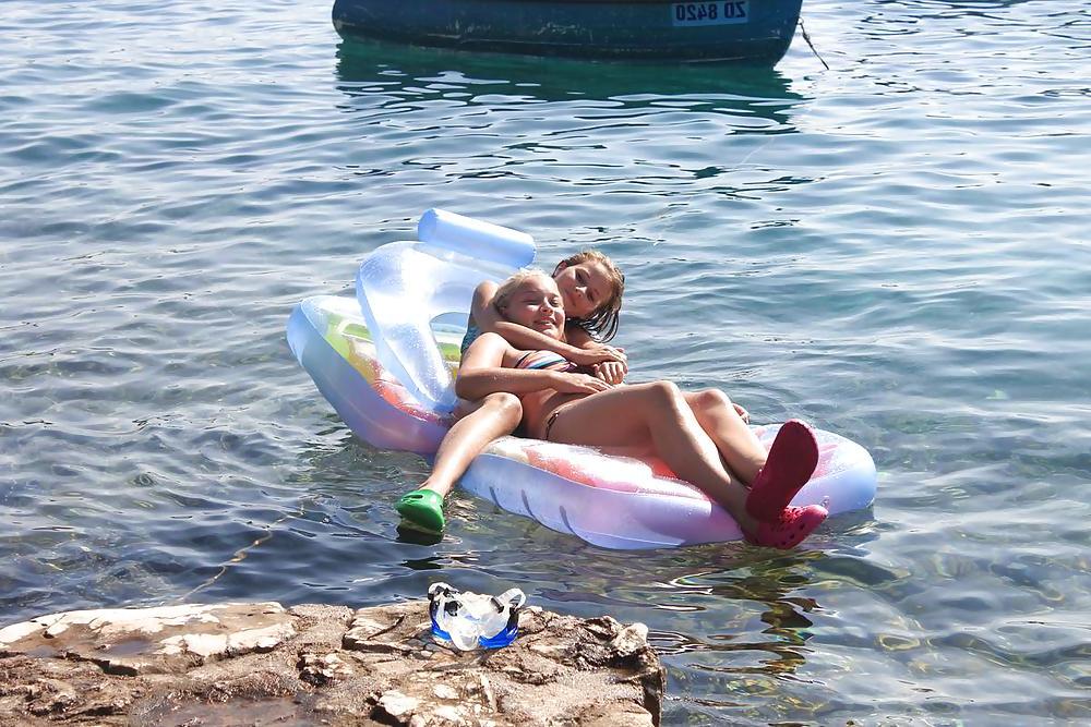 25P 2 Blonde Teens On Vacation