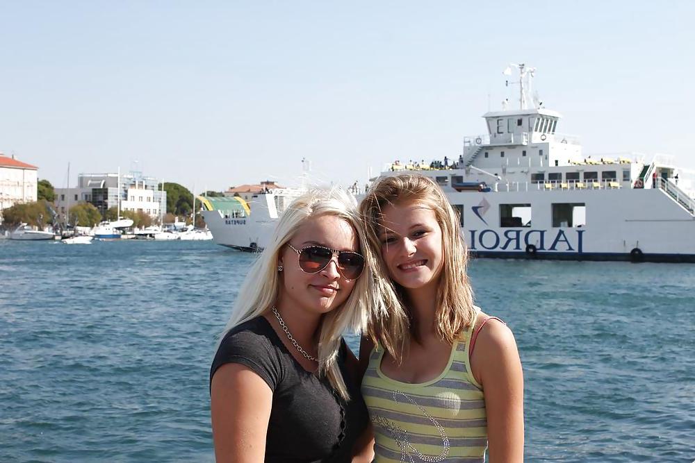 25P 2 Blonde Teens On Vacation