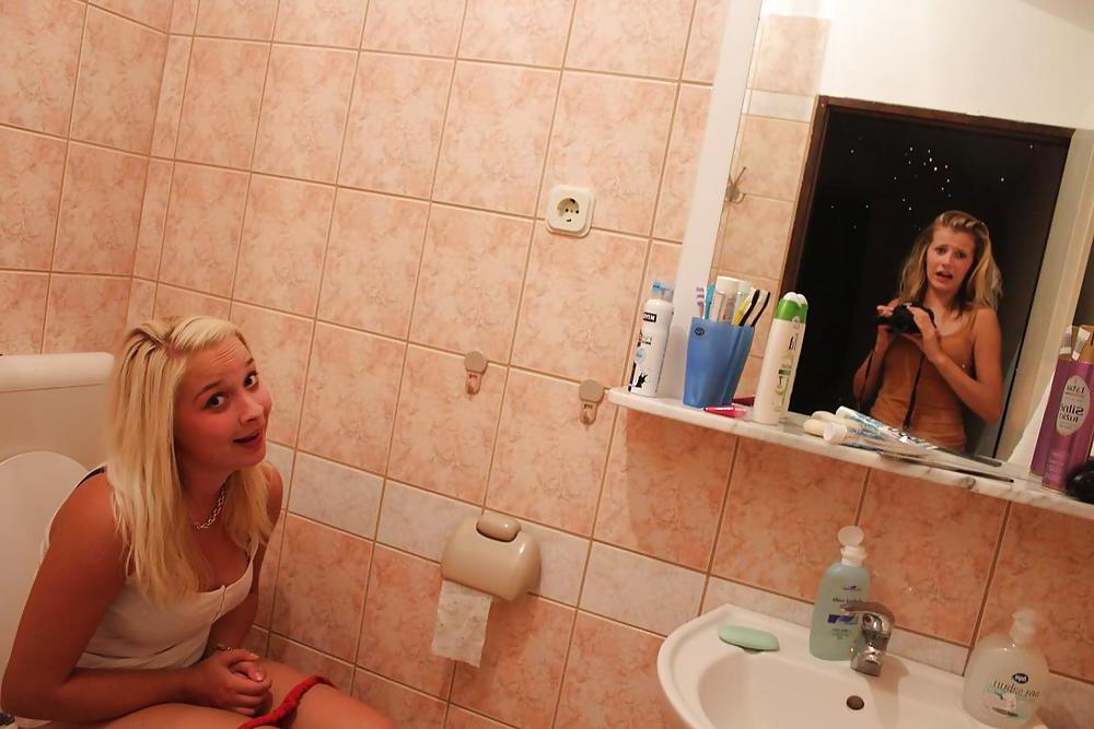 25P 2 Blonde Teens On Vacation