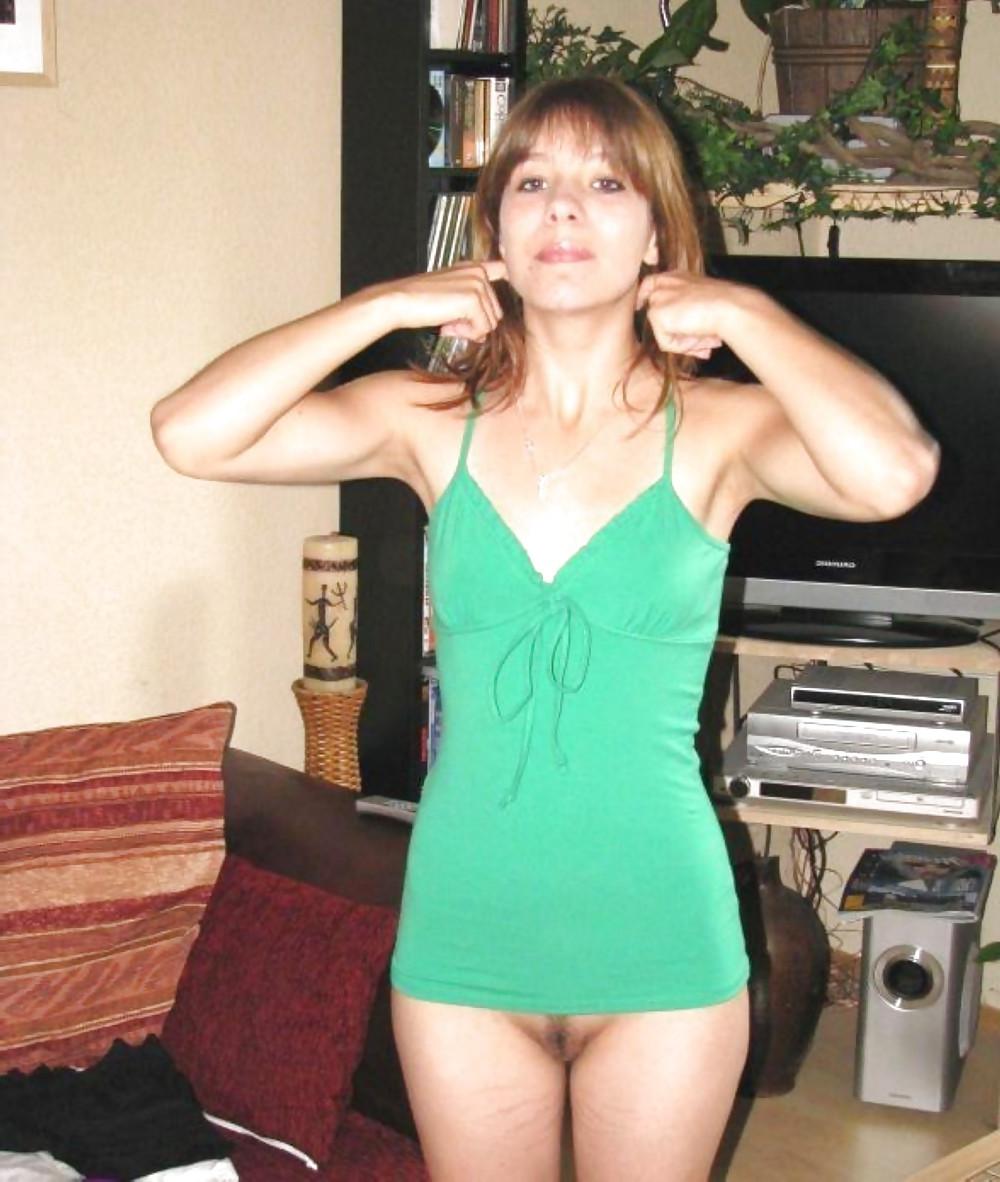 22P Bottomless matures candid