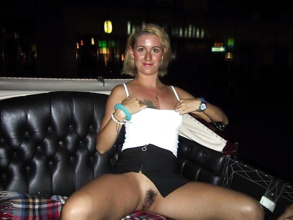 25P MILF Upskirt