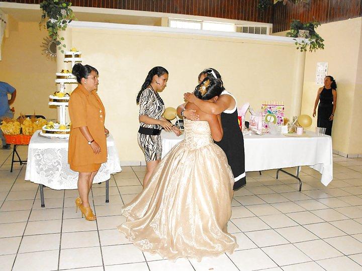 17P SUSANA Y NANCY GUZMAN GEMELAS