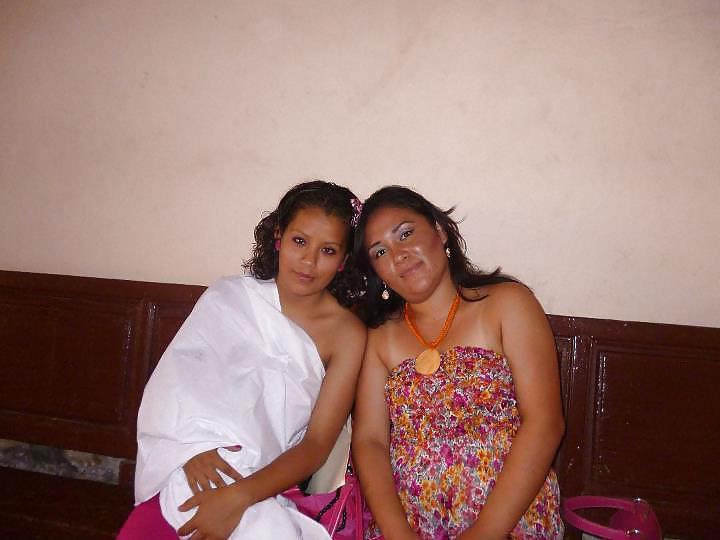 17P SUSANA Y NANCY GUZMAN GEMELAS