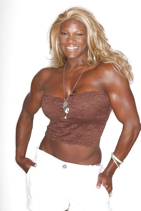 25P MUSCLE BEAUTY-TATIANNA BUTLER