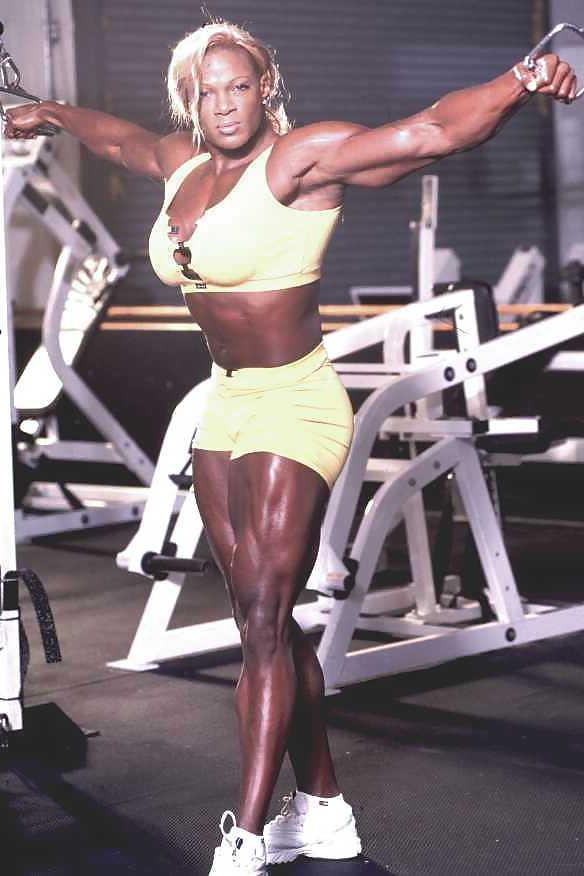 25P MUSCLE BEAUTY-TATIANNA BUTLER