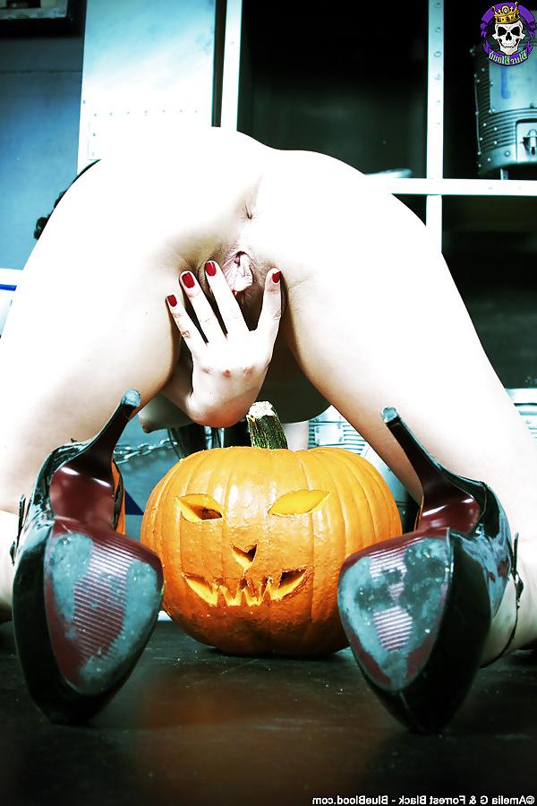 15P Goth Halloween Annika Amour