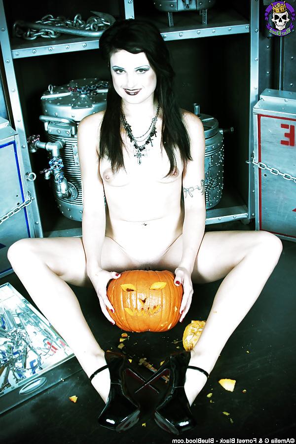 15P Goth Halloween Annika Amour