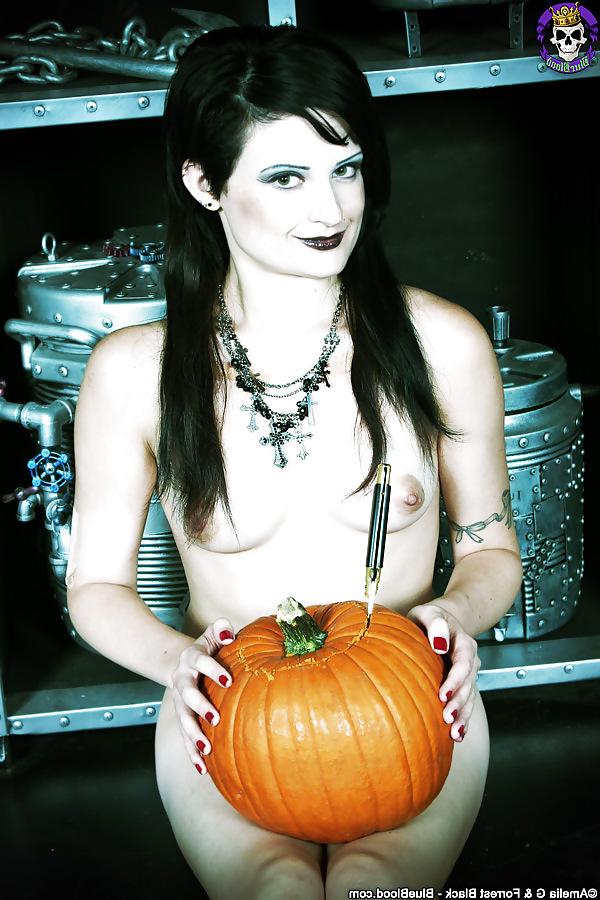 15P Goth Halloween Annika Amour