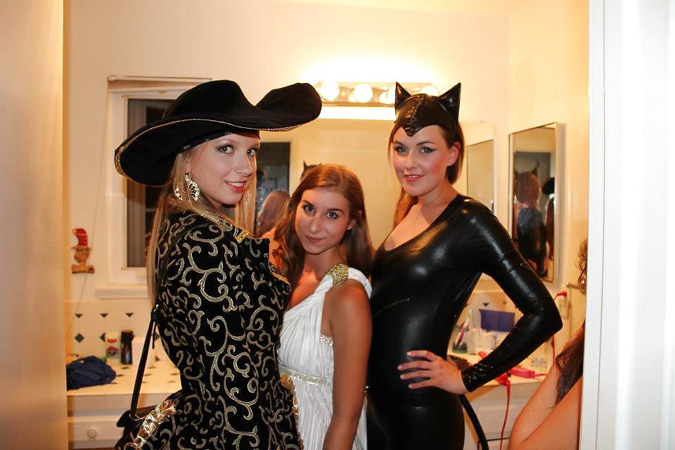 9P Happy Halloween !!!