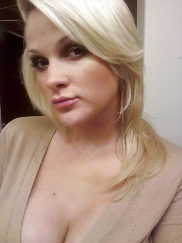 25P Blonde MILF Self Pics