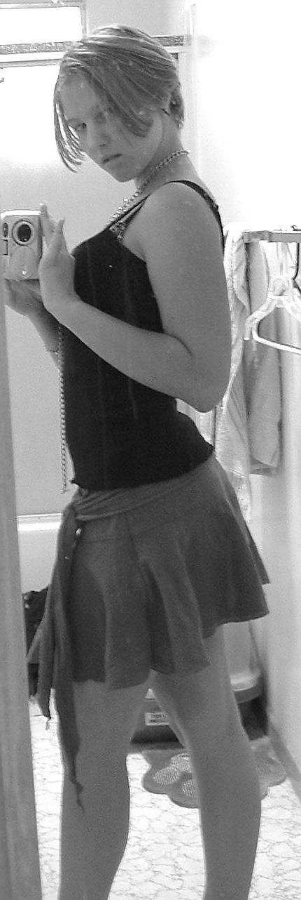 25P Self Shot 02