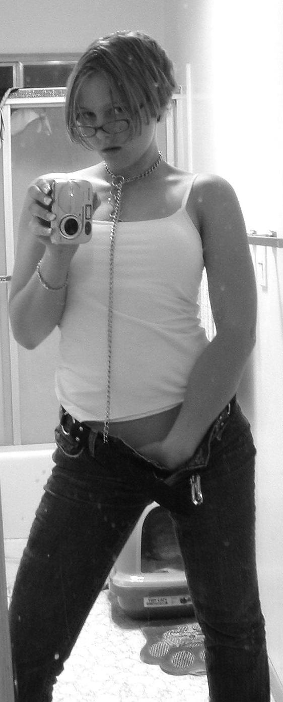 25P Self Shot 02