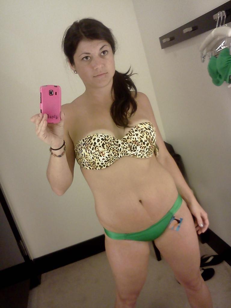18P Sexy Mature Wife Self Pics