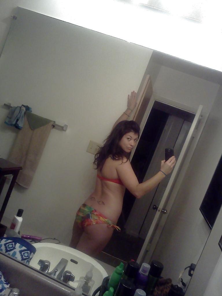 18P Sexy Mature Wife Self Pics