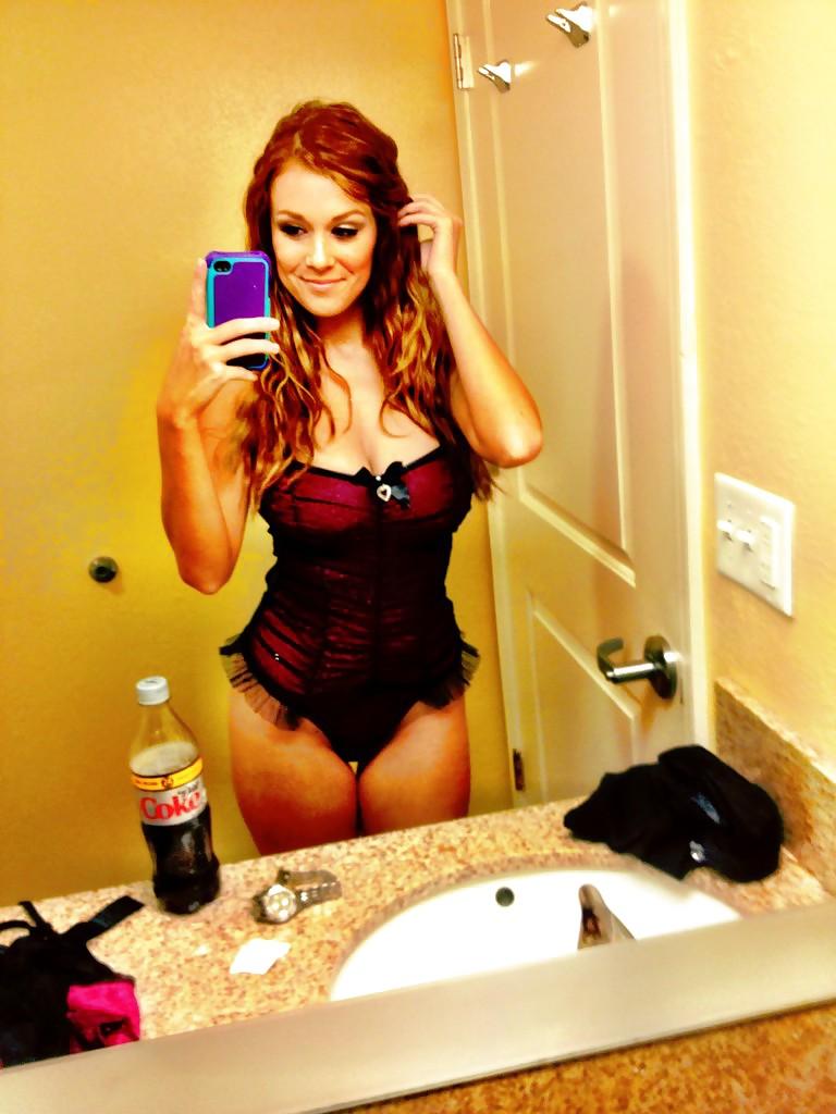 25P More self shot beautiful women .