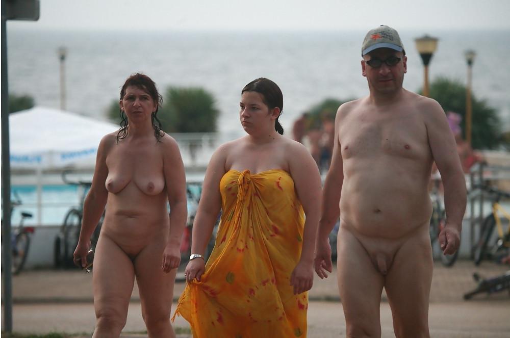 24P Naked couples 1.
