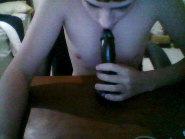 11P Young guy Blows a Black Dong