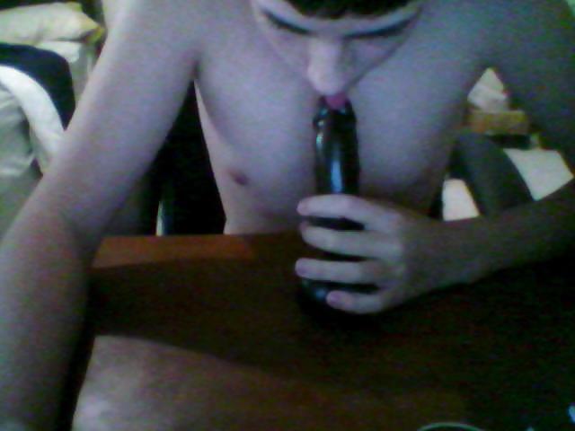 11P Young guy Blows a Black Dong
