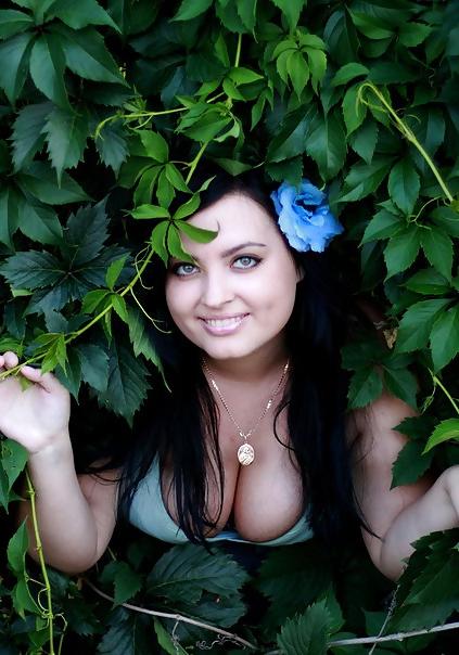 16P Busty Russian Woman 321